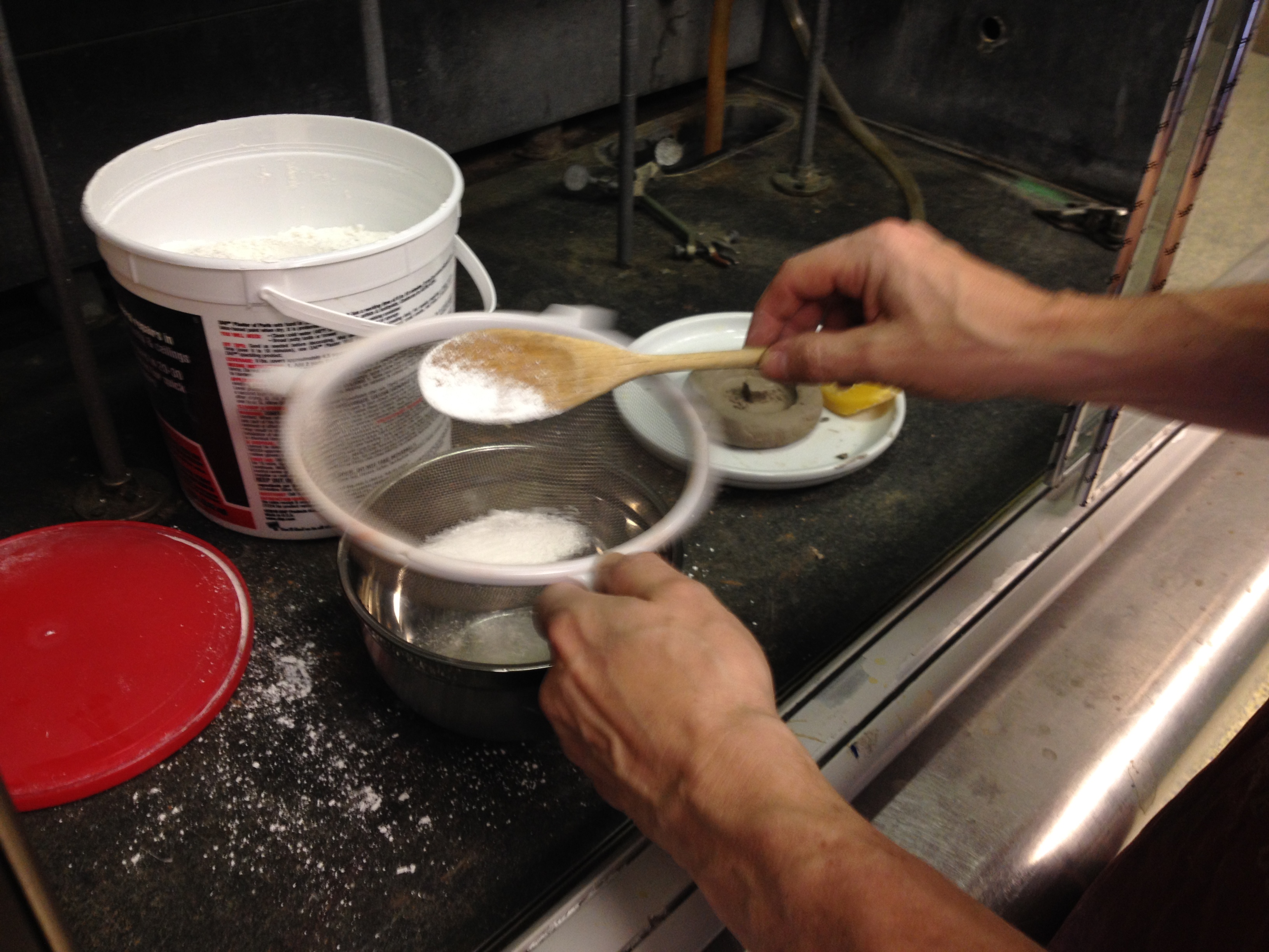 2014_001Fall_labsem_plaster casting_mixing plaster_10.07.2014.jpg