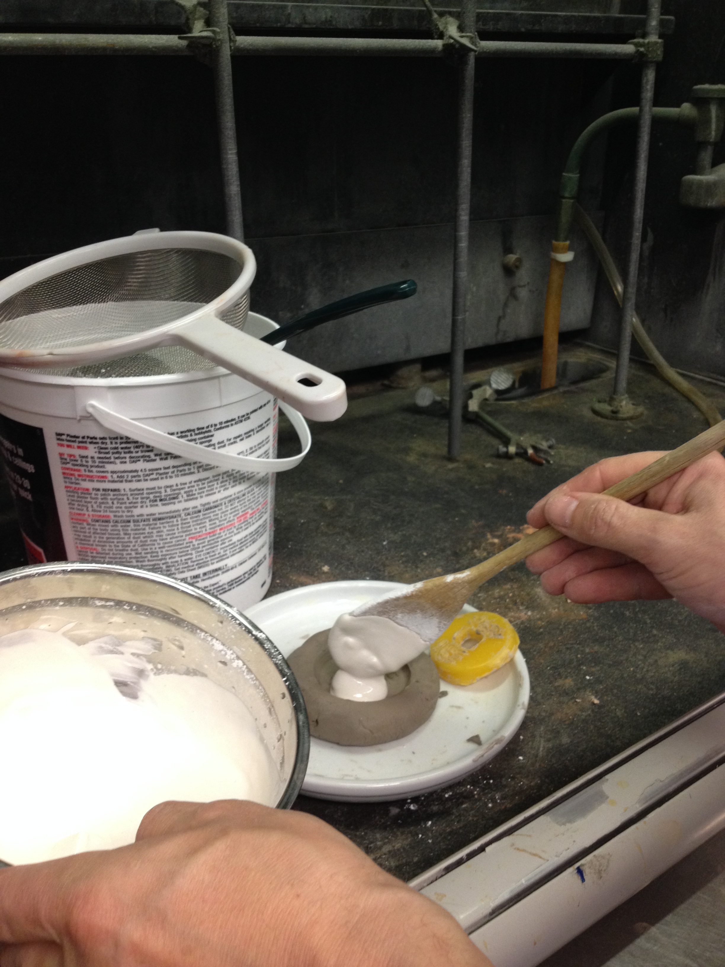 2014_001Fall_labsem_plaster casting_pouring plaster_10.07.2014.jpg