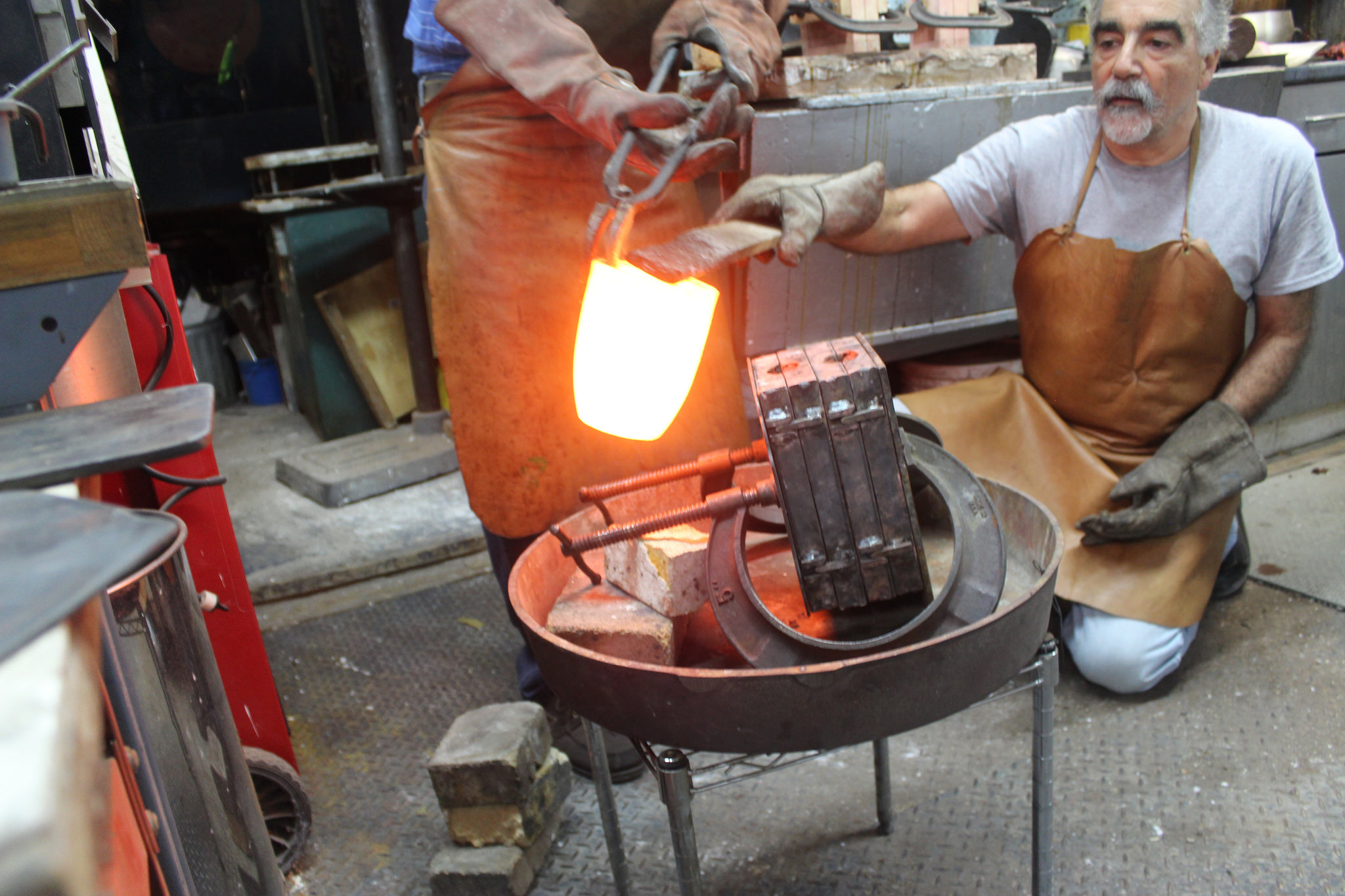 2014_001Fall_labsem_sand_casting_10.16.2014-07.jpg