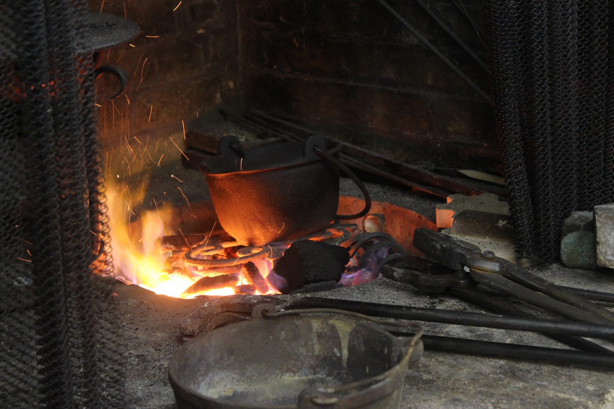 2014_001Fall_labsem_sand_casting_10.16.2014-13.jpg